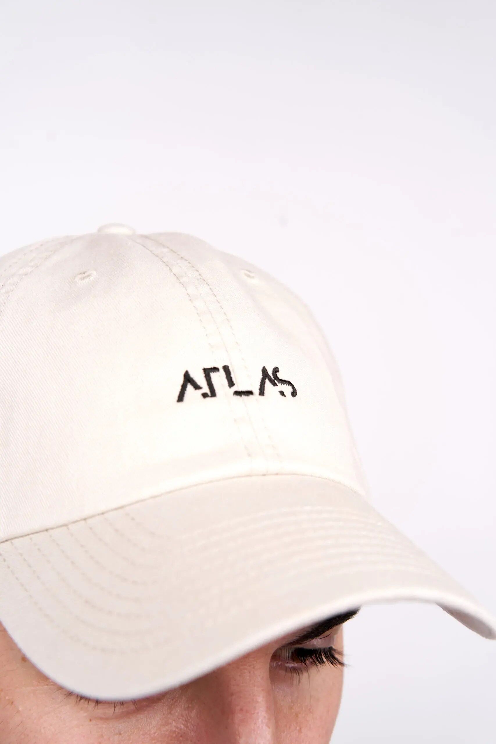 gorra beige principal