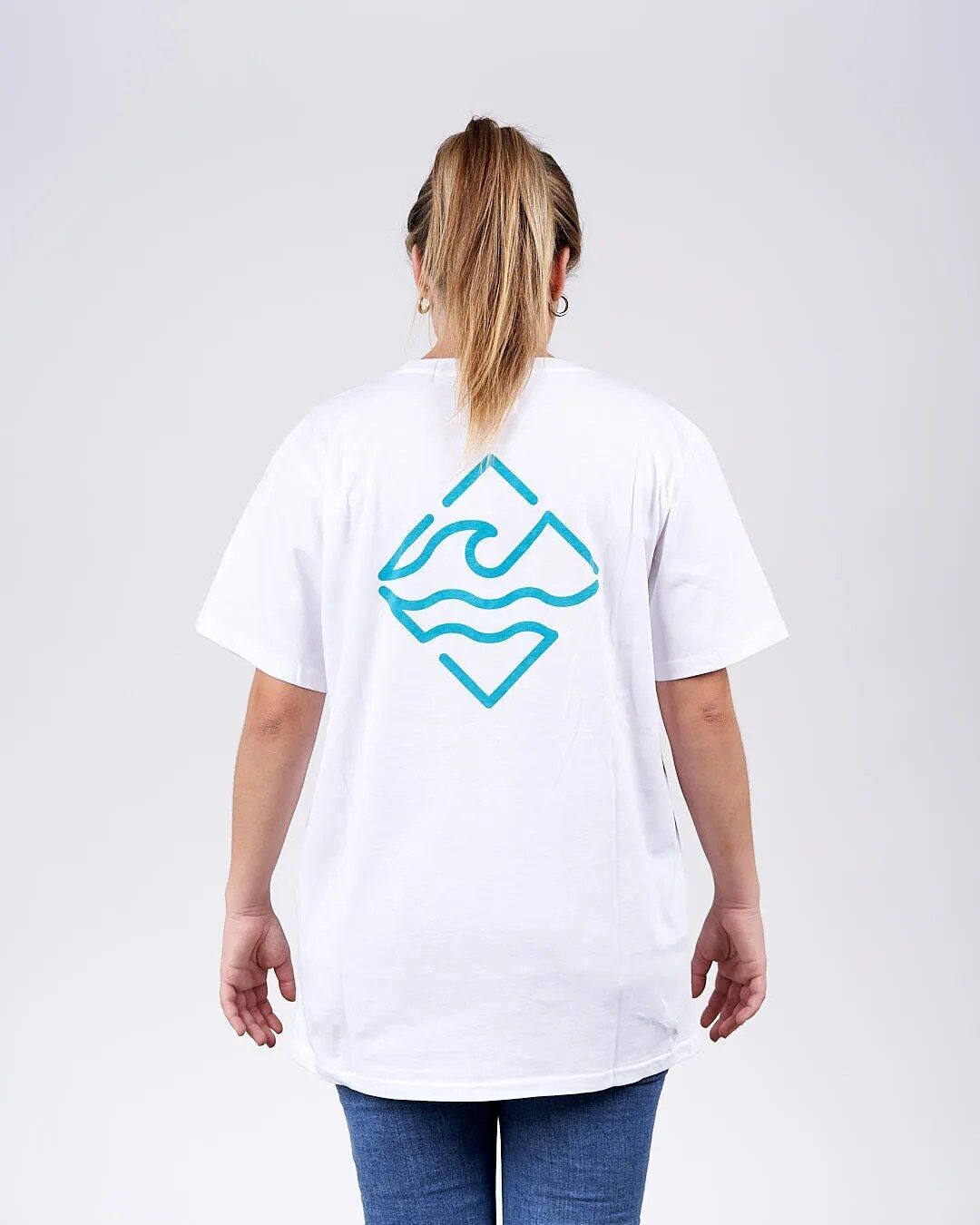 Camiseta blanca espalda Atlas Outerwear