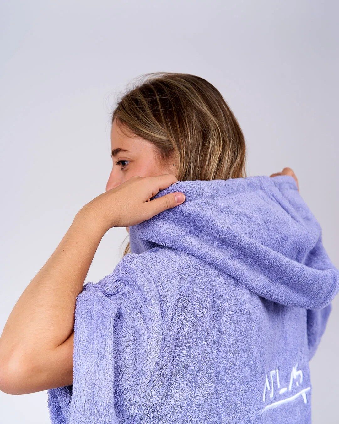 Poncho de surf mujer modelo Mundaka capucha Atlas Outerwear