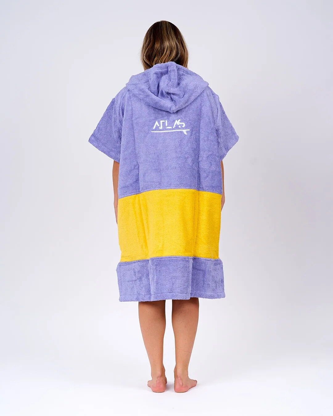 Poncho de surf mujer modelo Mundaka espalda Atlas Outerwear