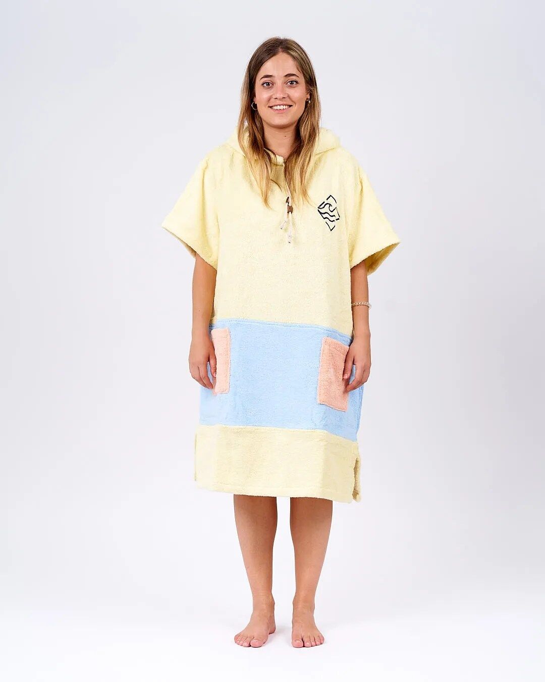 Poncho de surf mujer modelo pantin Atlas Outerwear