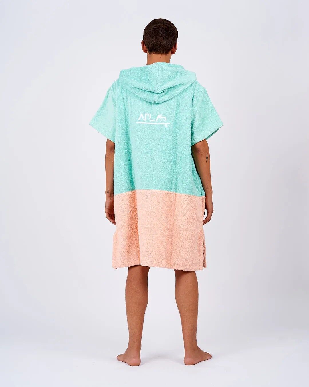 Poncho surf hombre yerbabuena espalda Atlas Outerwear