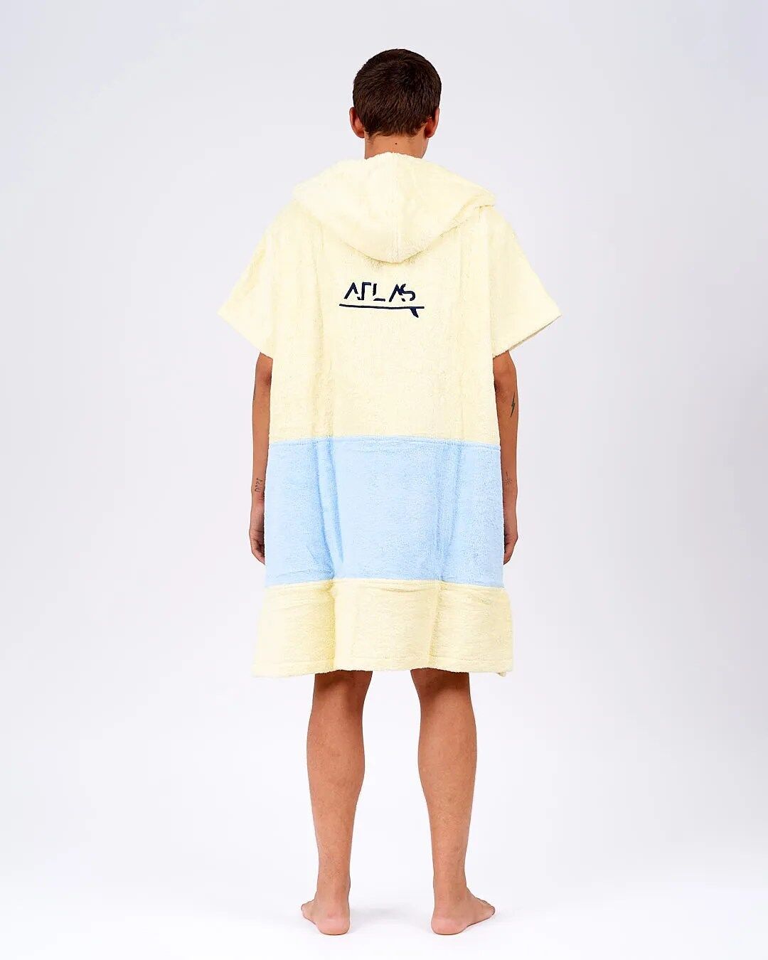 Poncho surf pantin hombre espaldas Atlas Outerwear